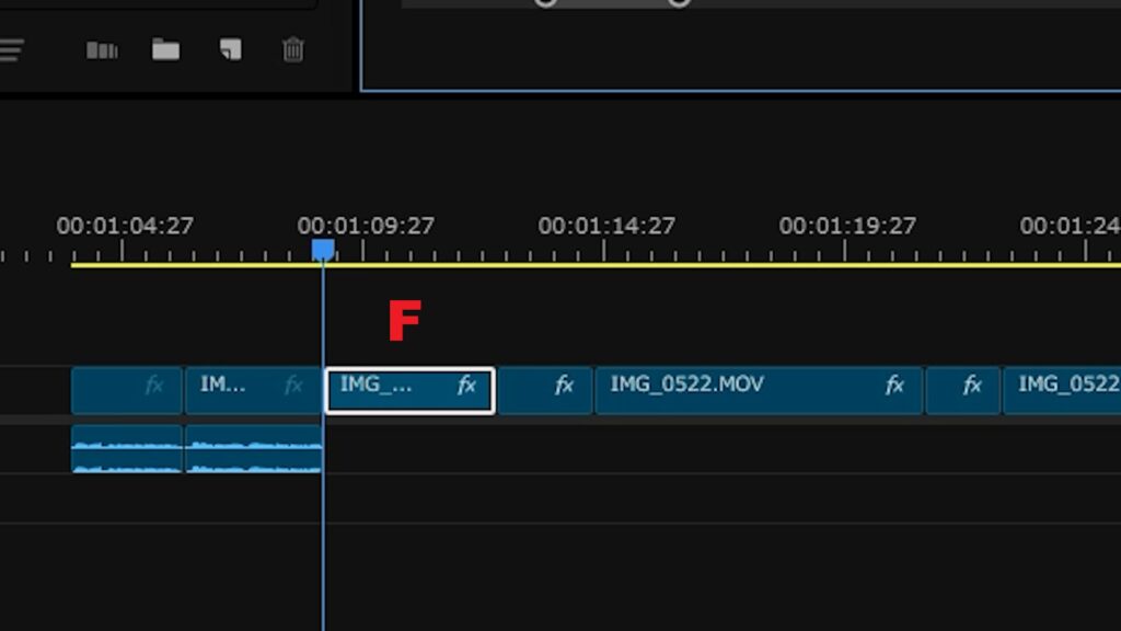 タイムラインで対象の映像クリップをクリックして選択
キーボードの F キーを押す(マッチフレーム)
